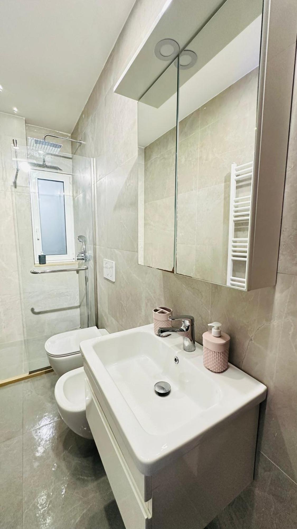 Bllok: Central Cozy Stay, 24/7 Self Check-In Tirana Kültér fotó