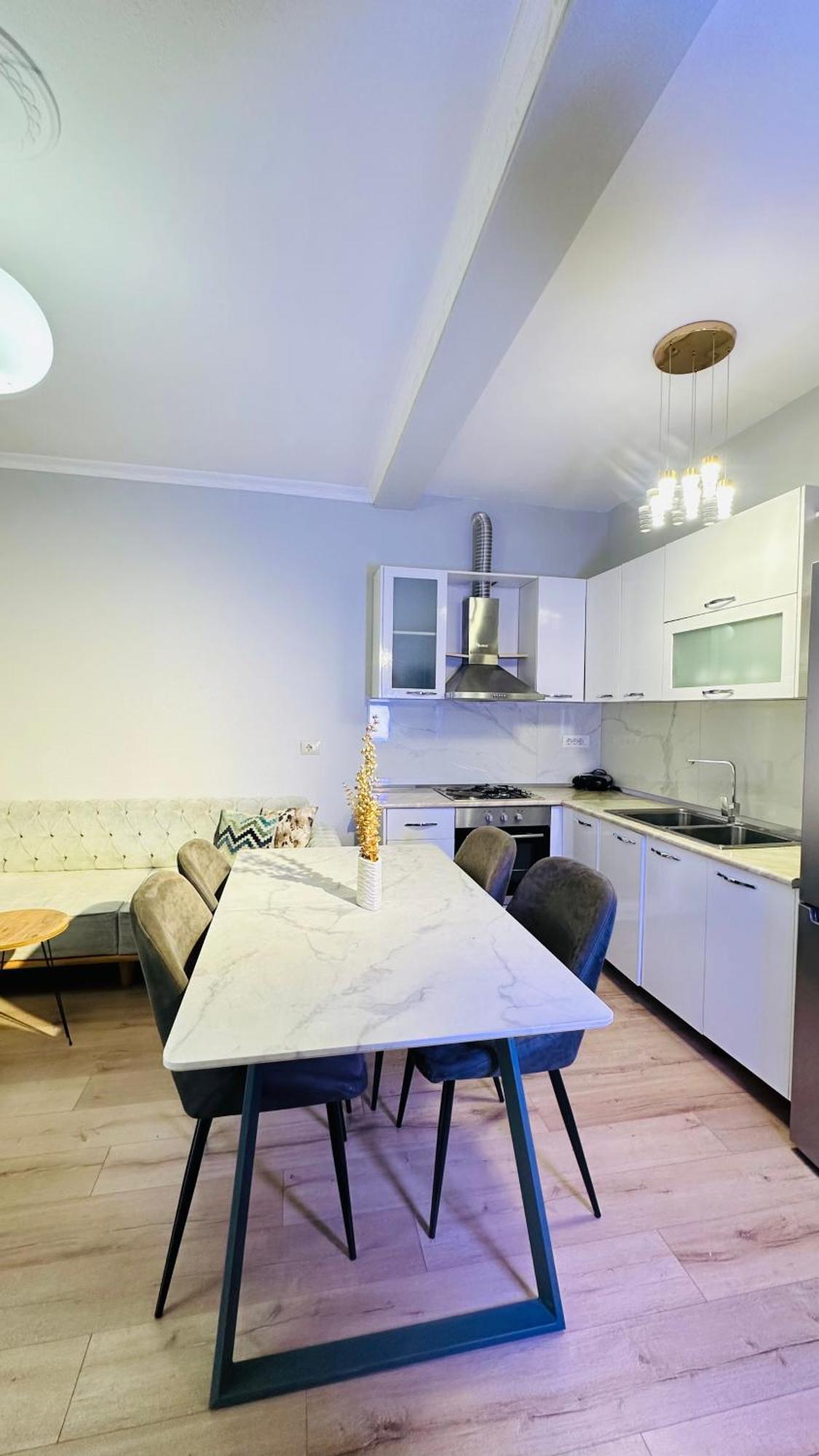 Bllok: Central Cozy Stay, 24/7 Self Check-In Tirana Kültér fotó