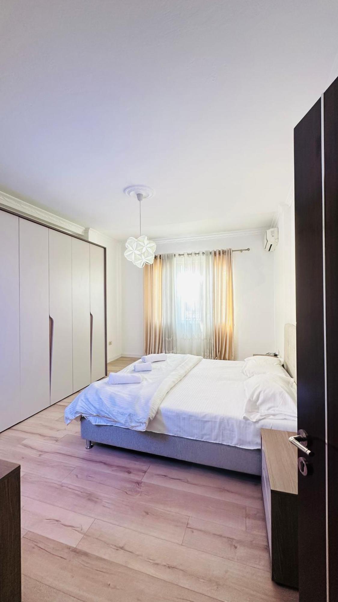Bllok: Central Cozy Stay, 24/7 Self Check-In Tirana Kültér fotó