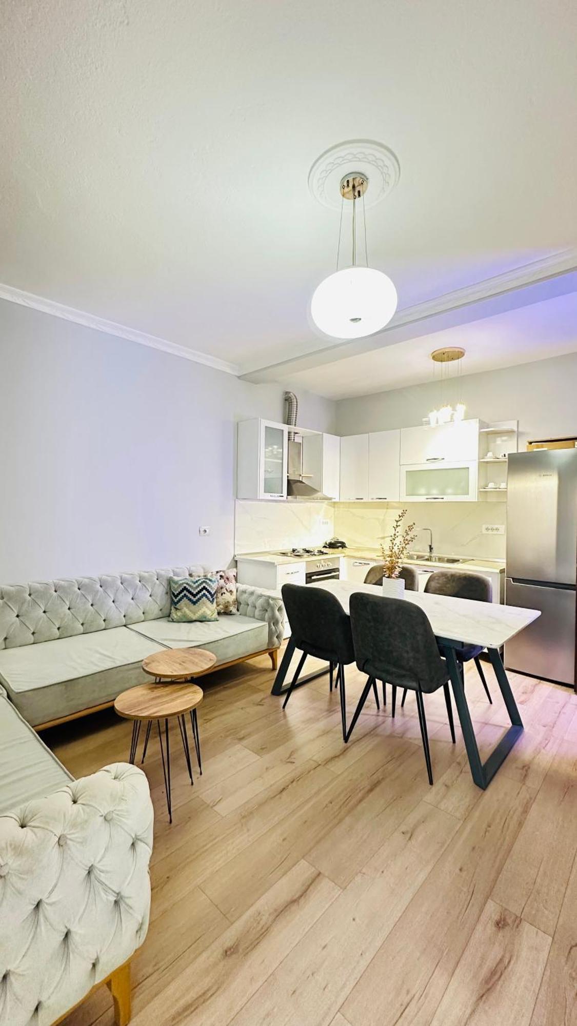Bllok: Central Cozy Stay, 24/7 Self Check-In Tirana Kültér fotó