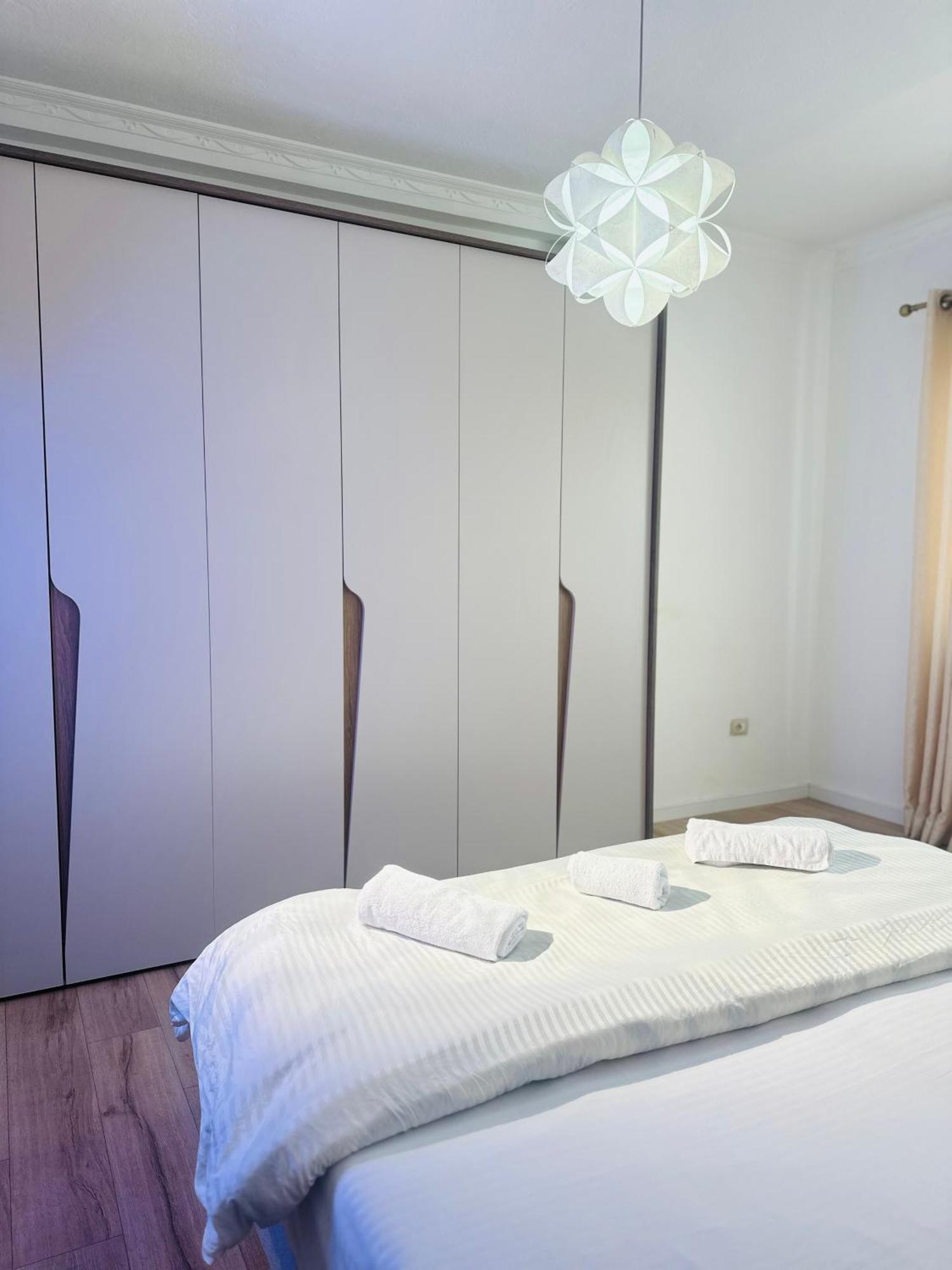Bllok: Central Cozy Stay, 24/7 Self Check-In Tirana Kültér fotó